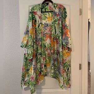 New Directions kimono.  Size: 3X (fits all sizes).  Has arm holes, satiny fabric